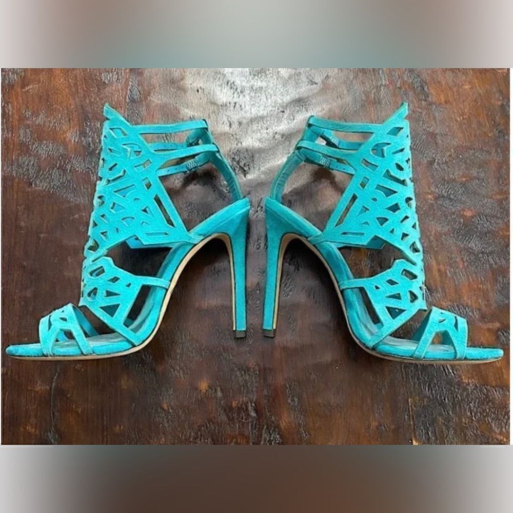 Brian Atwood Turquoise Laser-Cut Suede Stiletto Heels – Pure Elegance & Luxury - Picture 4 of 17